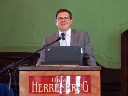 Dr. Axel Florschütz