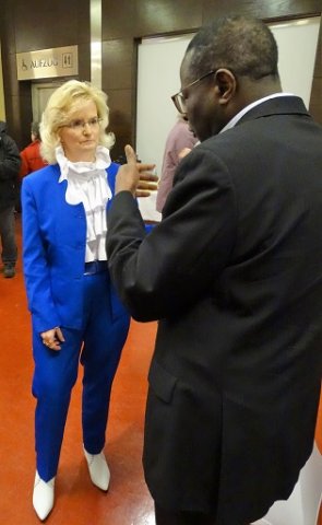 Simone im Gespräch mit Dr. Karamba Diaby