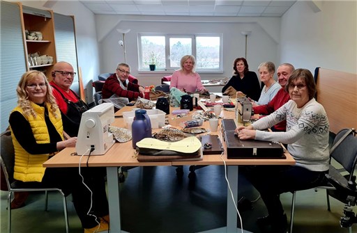 Nähgruppe beim Nähen für Krebspatienten im März 2024