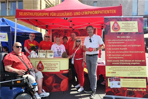 Stand der Selbsthilfegruppe auf dem Halleschen Marktplatz