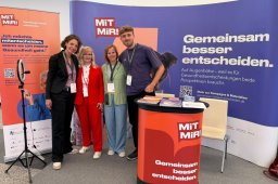 Am Stand "Mit mir - gemeinsam besser entscheiden"