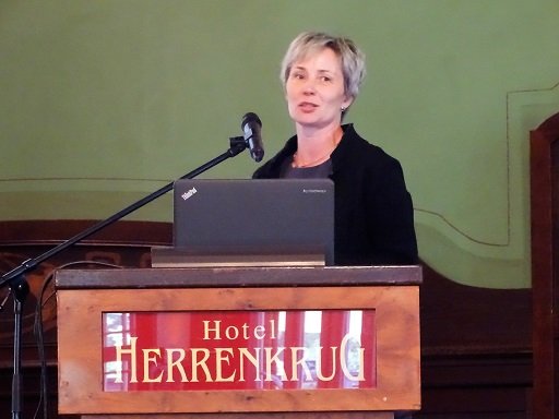 Dr. Kirstin Stüpmann